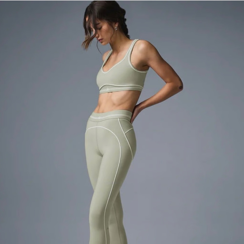 NWT Alo Limestone Airbursh Heart Throb Set